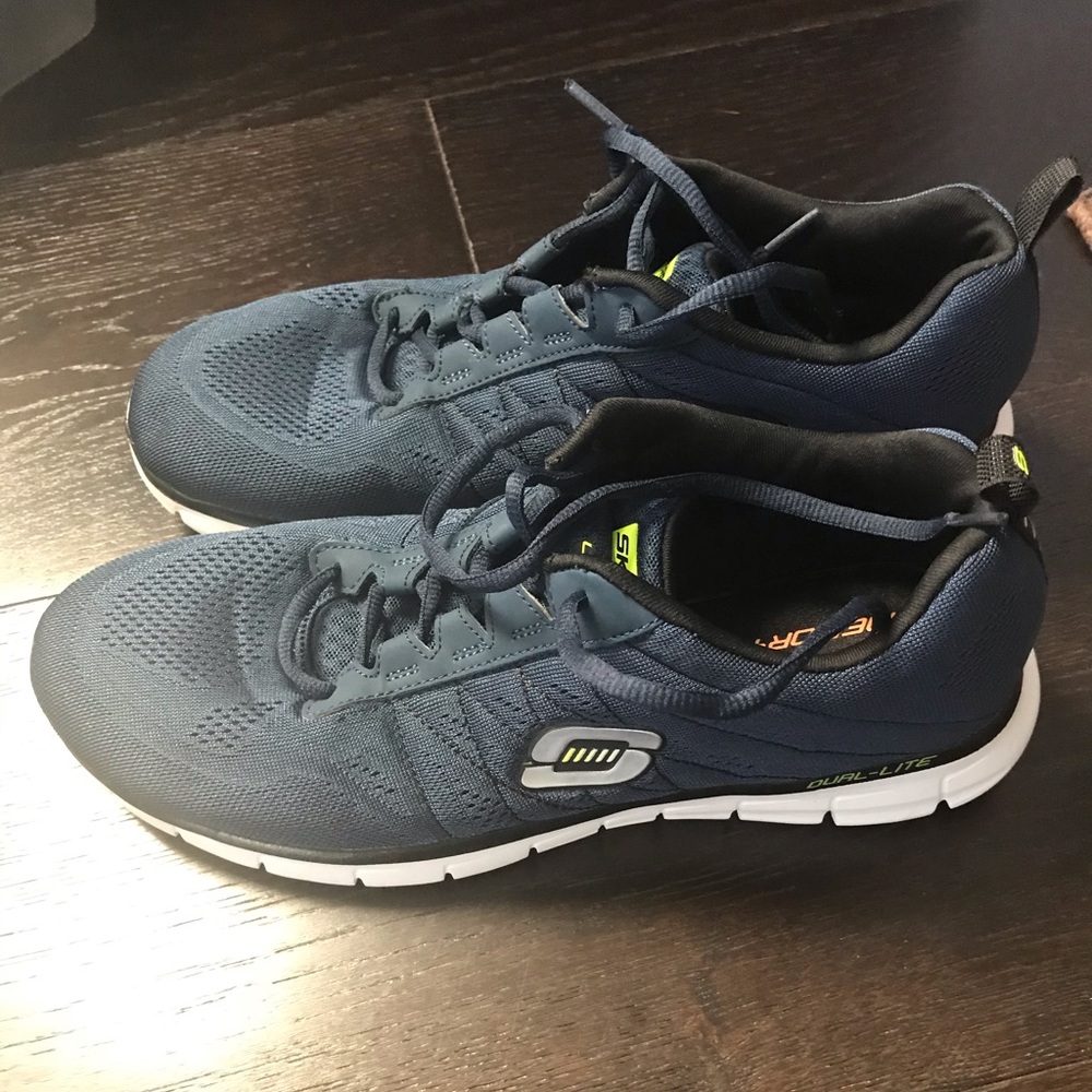 Skechers stretch knit memory foam shoes